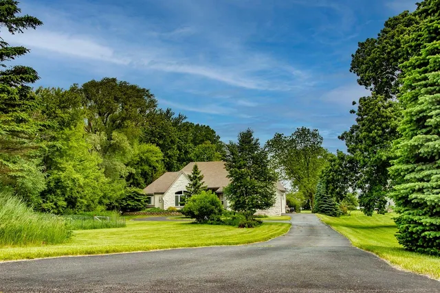 $739,000 | 827 East Lakeview Road, Hustisford, WI 53034