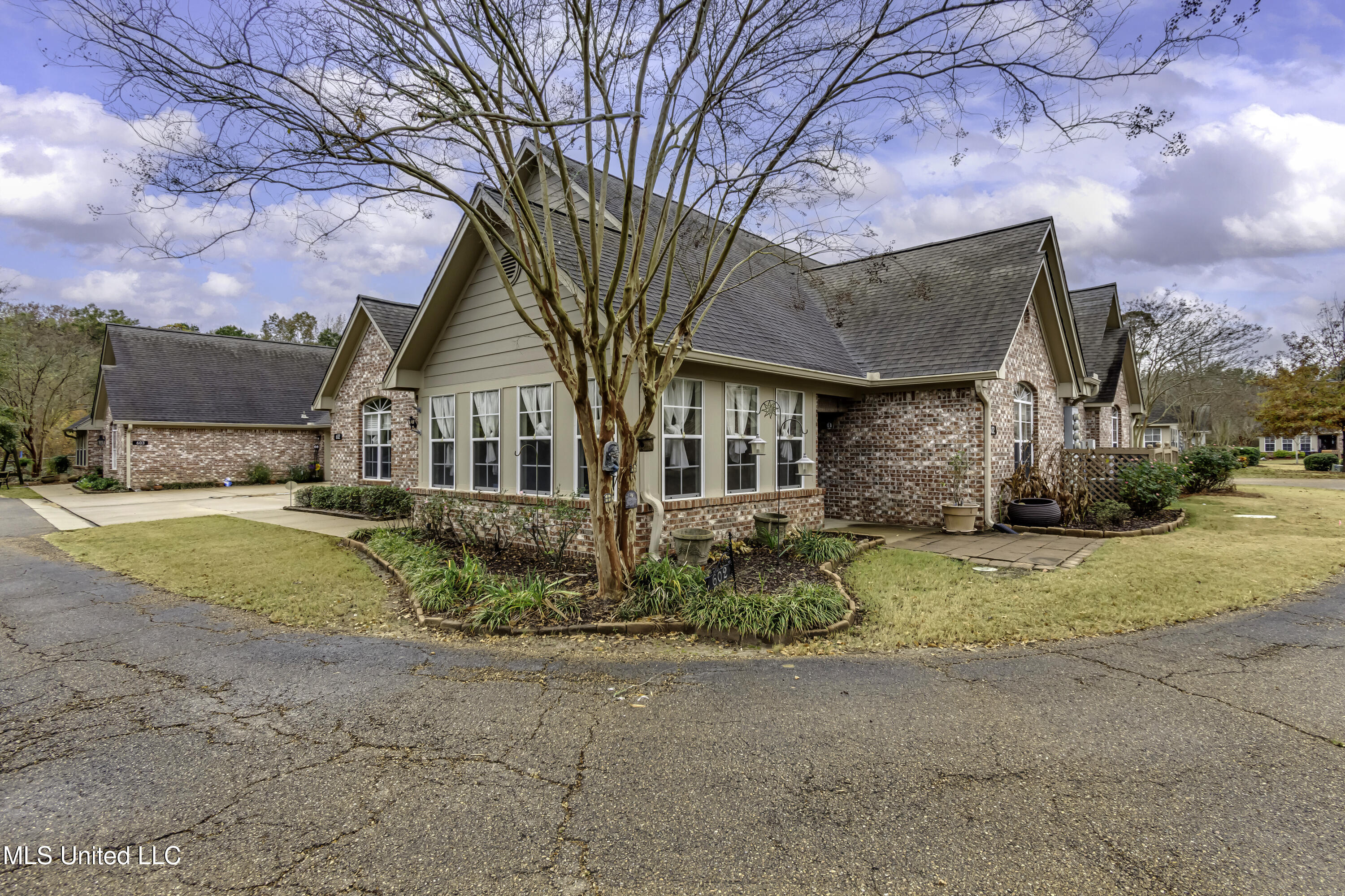 602 Charmant Place Ridgeland, MS 39157 - Photo 2 of 34 602 Charmont Place--2