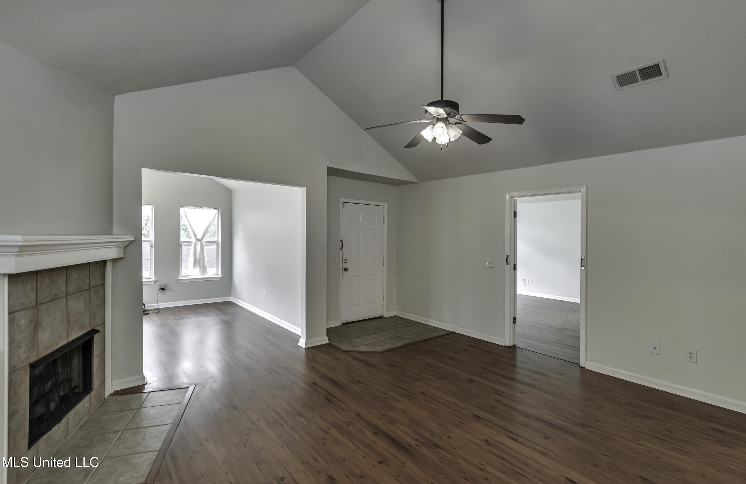 602 Charmant Place Ridgeland, MS 39157 - Photo 4 of 34 602 Charmont Place--16