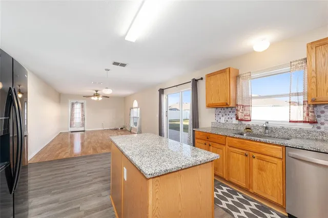 a view of empty room with window