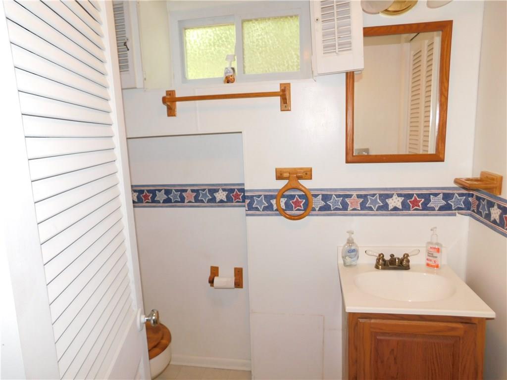 120 Thomas Road McMurray, PA 15317 - Photo 15 of 20 Full bath lower level.