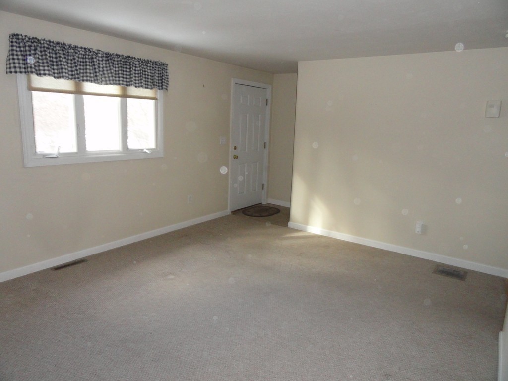 38 Davis Street Rutland, MA 01543 - Photo 7 of 20 an empty room with a window