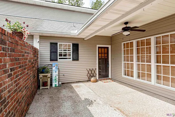 $293,000 | 6094 Beechgrove Lane, St. Francisville, LA 70775