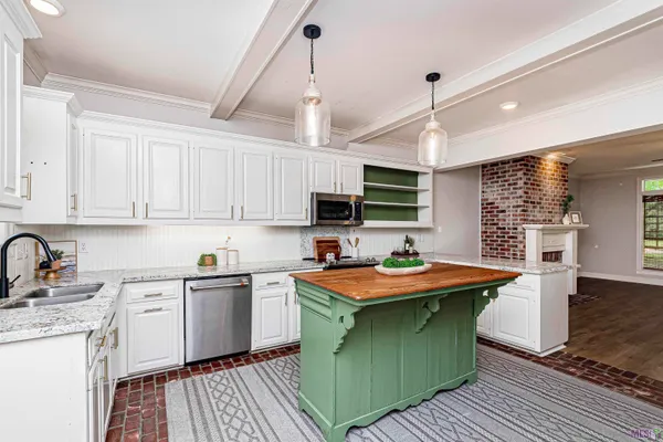 $293,000 | 6094 Beechgrove Lane, St. Francisville, LA 70775