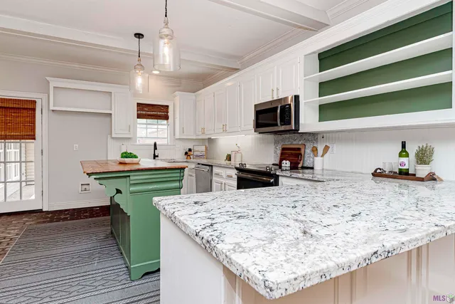 $299,900 | 6094 Beechgrove Lane, St. Francisville, LA 70775