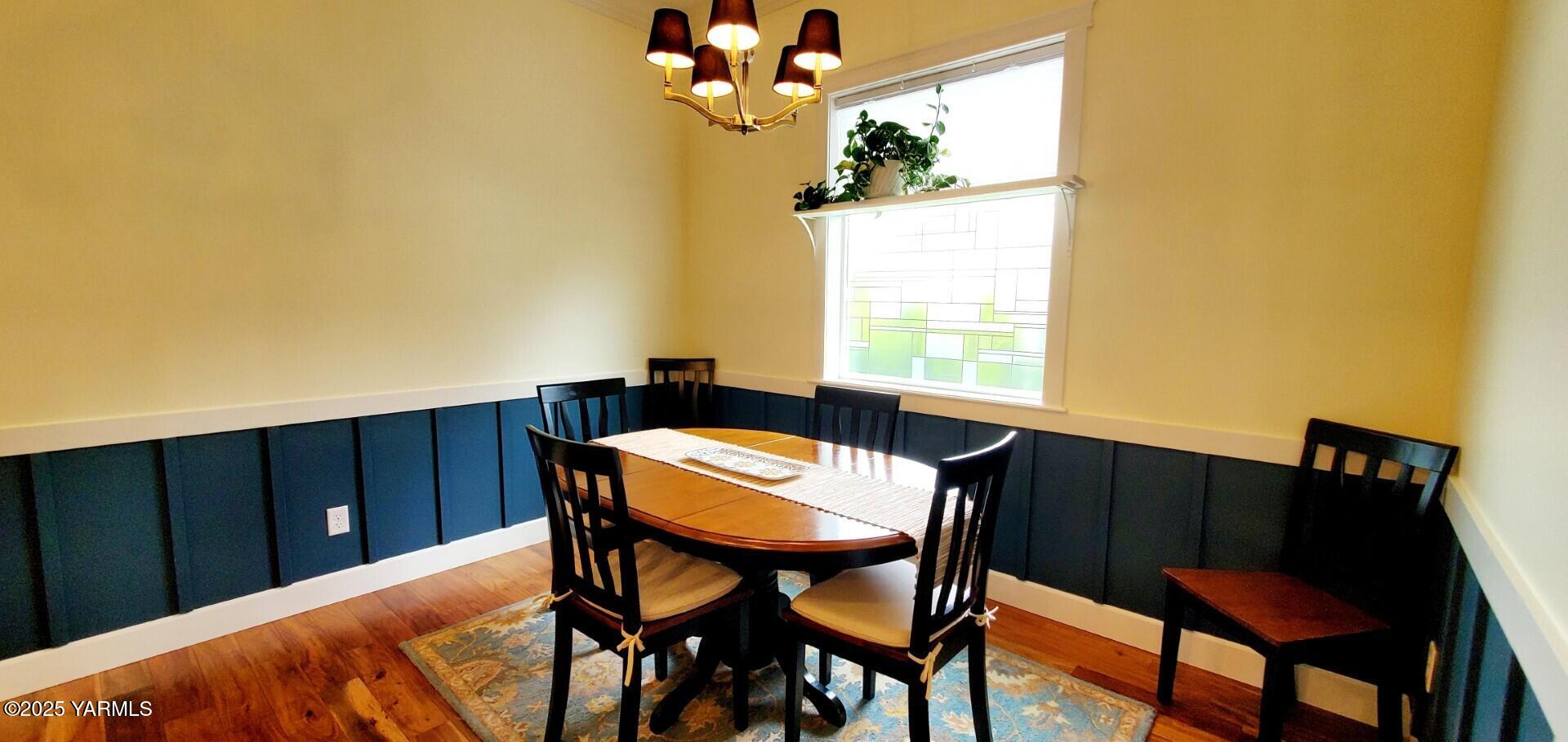 7106 Vista Ridge Avenue Yakima, WA 98903 - Photo 13 of 43 a dining room with furniture and window