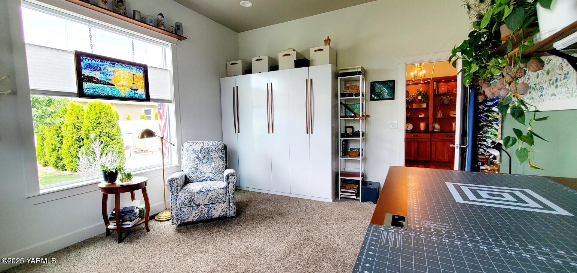 7106 Vista Ridge Avenue Yakima, WA 98903 - Photo 24 of 43 a living room with furniture and a window