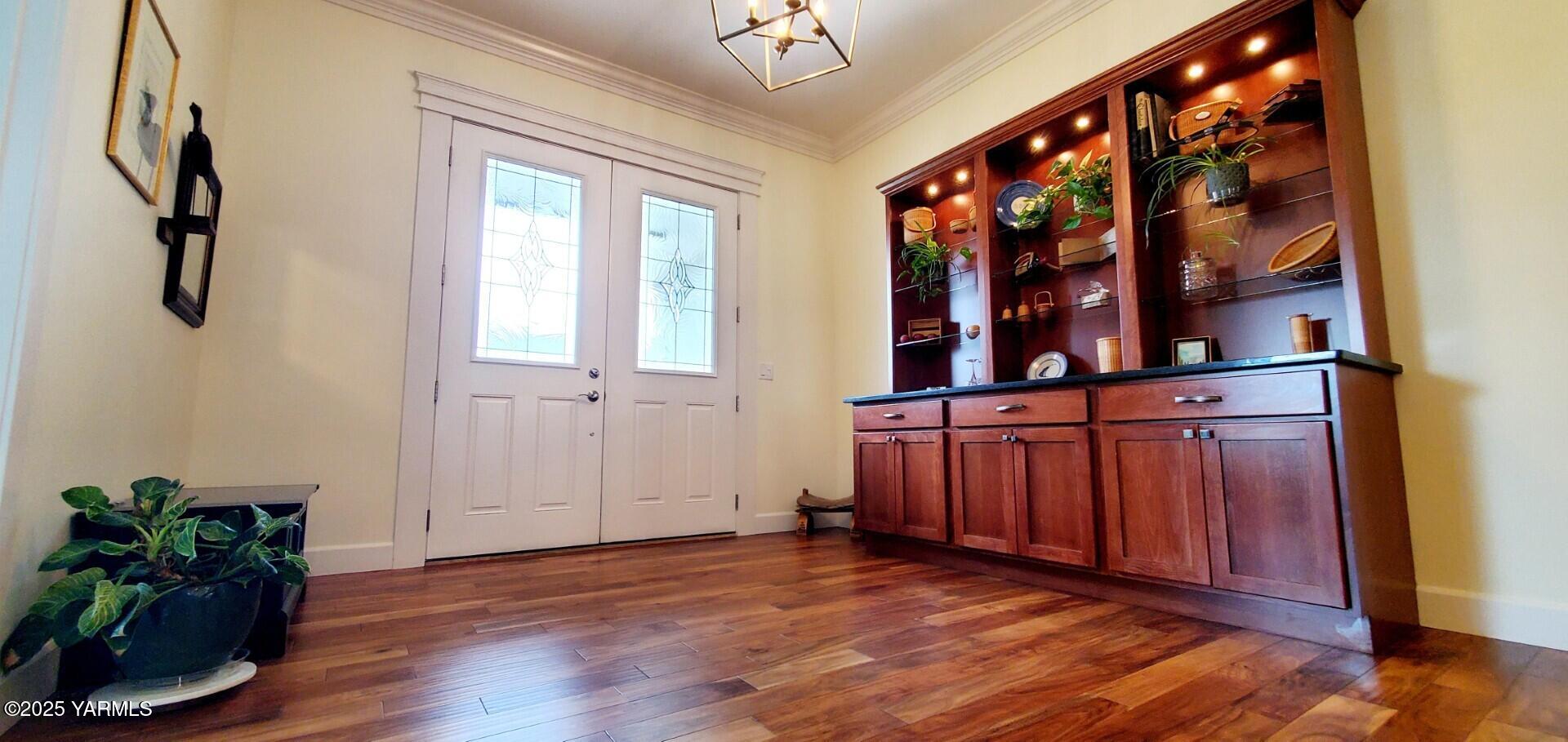 7106 Vista Ridge Avenue Yakima, WA 98903 - Photo 4 of 43 a view of an entryway with wooden floor