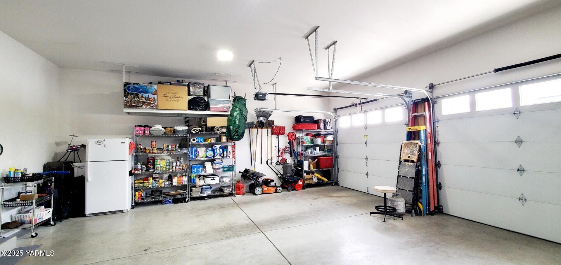 7106 Vista Ridge Avenue Yakima, WA 98903 - Photo 42 of 43 a view of storage and utility room
