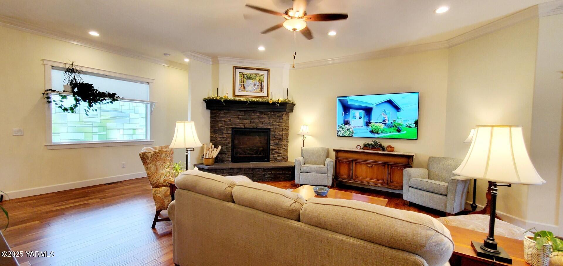 7106 Vista Ridge Avenue Yakima, WA 98903 - Photo 6 of 43 a living room with furniture and a fireplace