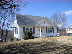 290 Cherokee Road Bristol, VA 24201 - Photo 1 of 9 Front View