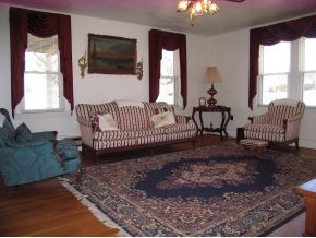 290 Cherokee Road Bristol, VA 24201 - Photo 3 of 9 Living Room
