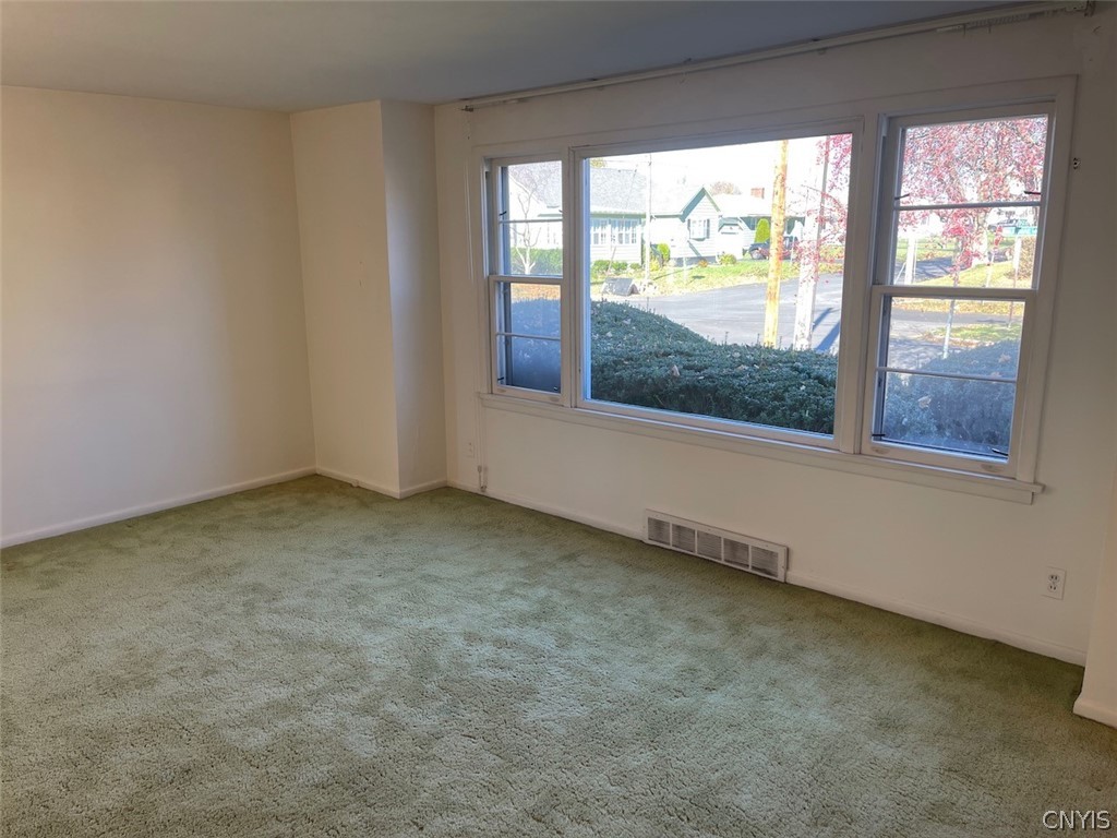 229 Willumae Drive Syracuse, NY 13208 - Photo 13 of 30 Living Area