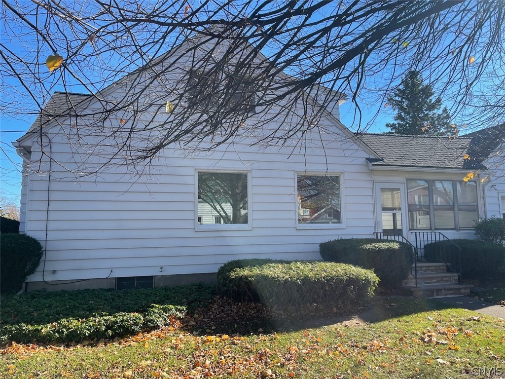 229 Willumae Drive Syracuse, NY 13208 - Photo 3 of 30 Facing the house from Turtle