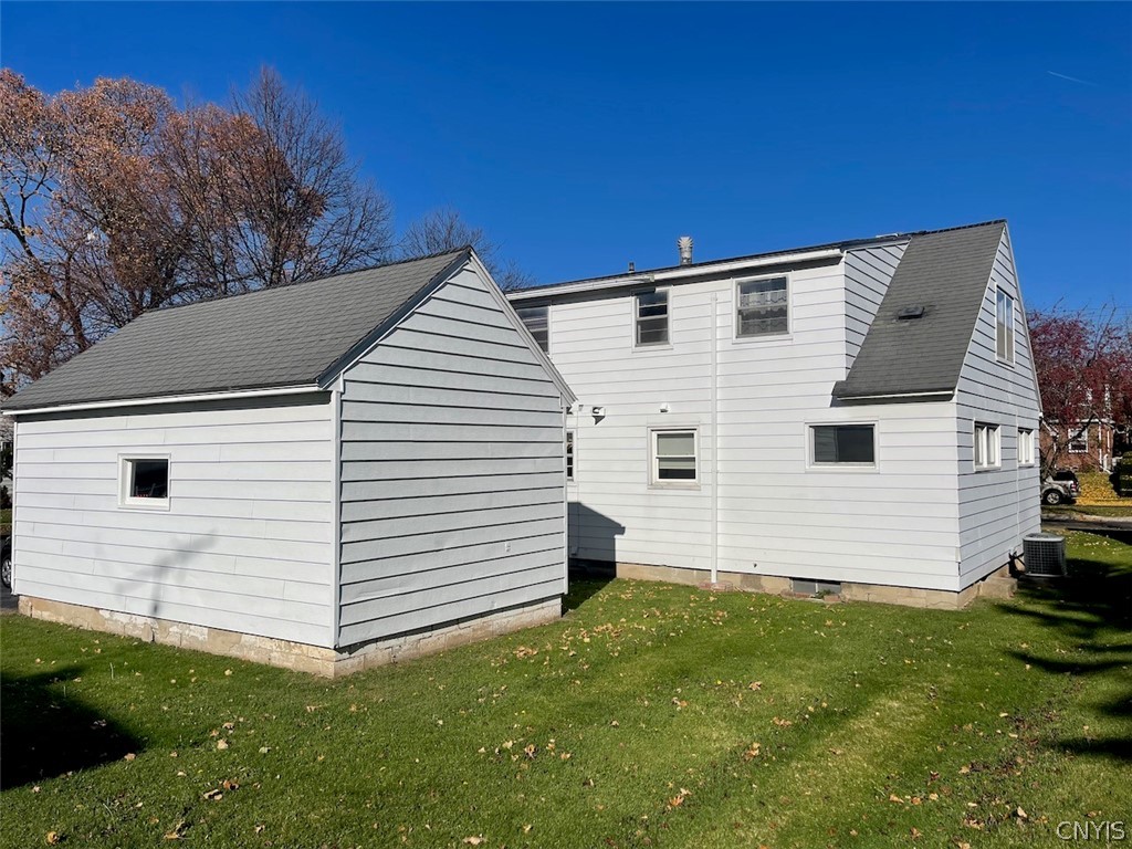 229 Willumae Drive Syracuse, NY 13208 - Photo 5 of 30 Back of house