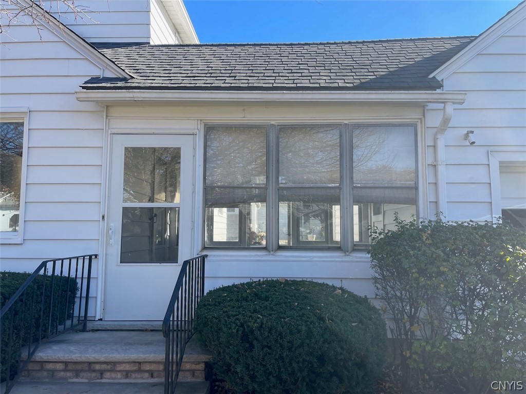 229 Willumae Drive Syracuse, NY 13208 - Photo 6 of 30 Exterior of porch