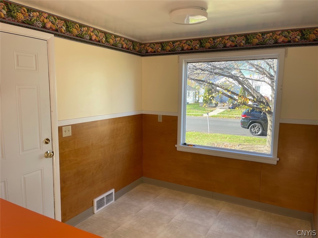 229 Willumae Drive Syracuse, NY 13208 - Photo 9 of 30 Eat-in kitchen