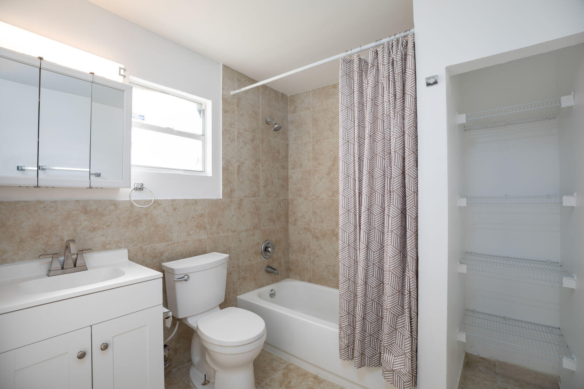 330 West 28th Street Riviera Beach, FL 33404 - Photo 9 of 23 1489933_9_1667515278.7459_15170012