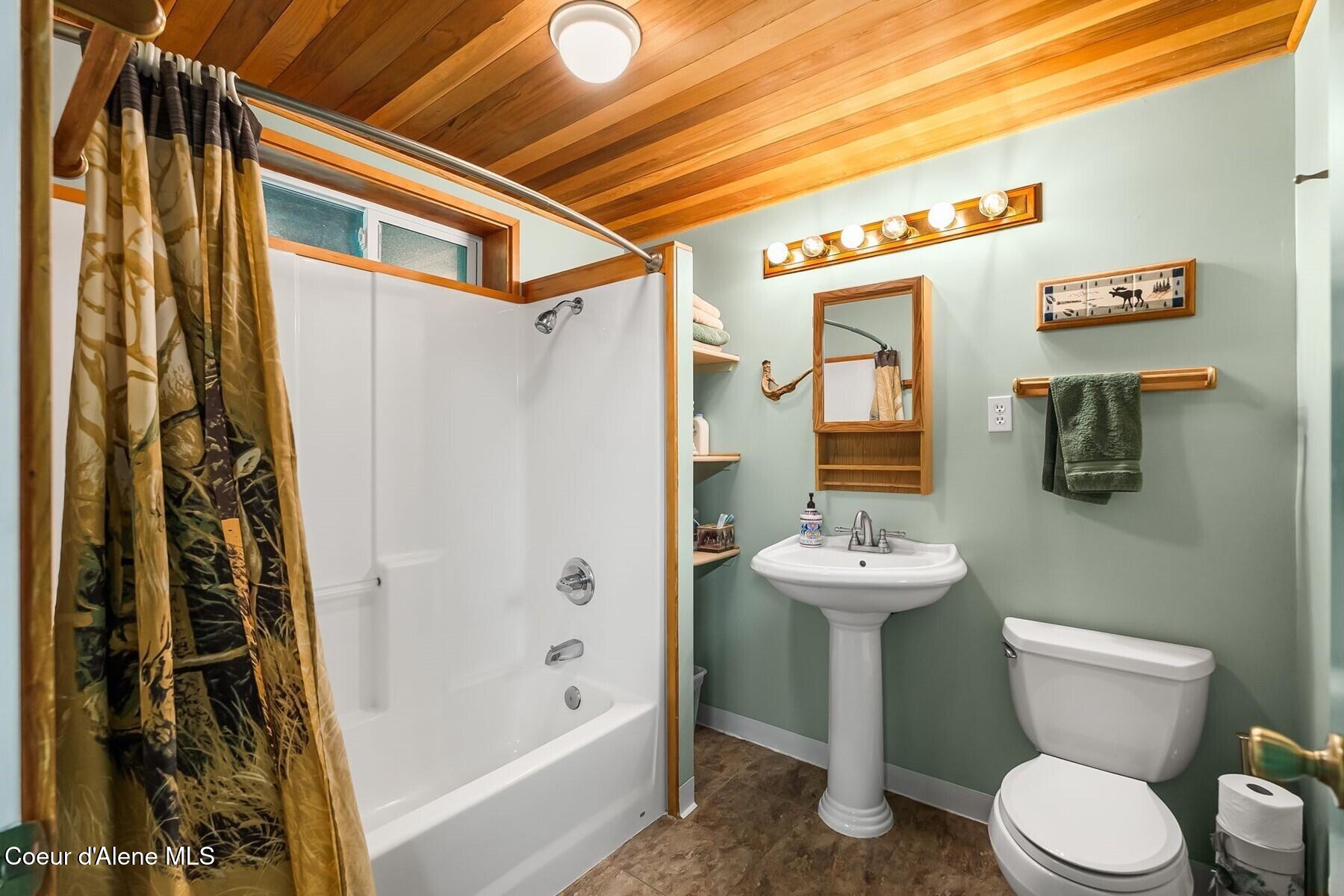 446 Hummingbird Drive Sandpoint, ID 83864 - Photo 67 of 95 Laundry