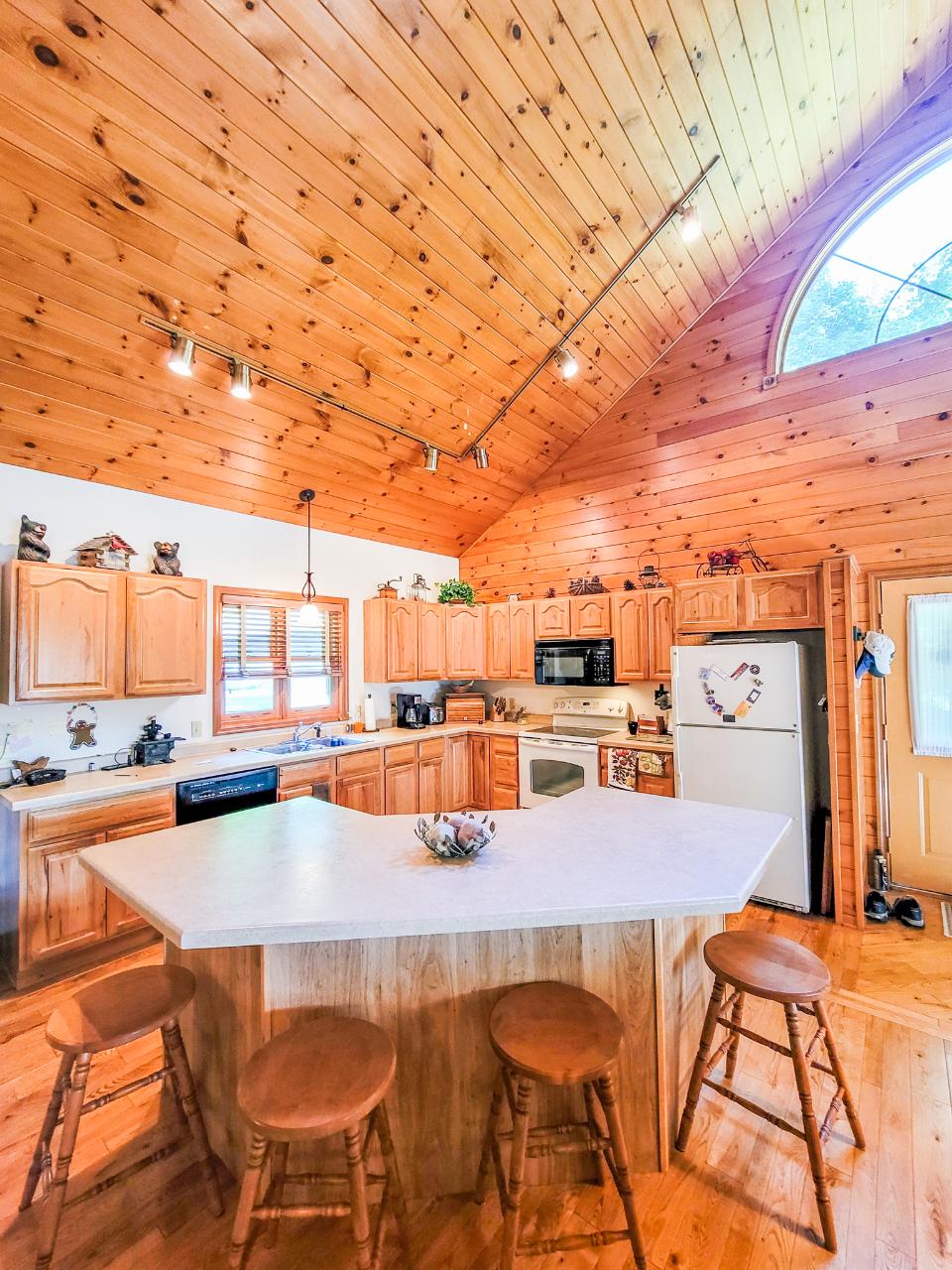 9489 Beaver Road Presque Isle, WI 54557 - Photo 15 of 62 Gallery Image 15