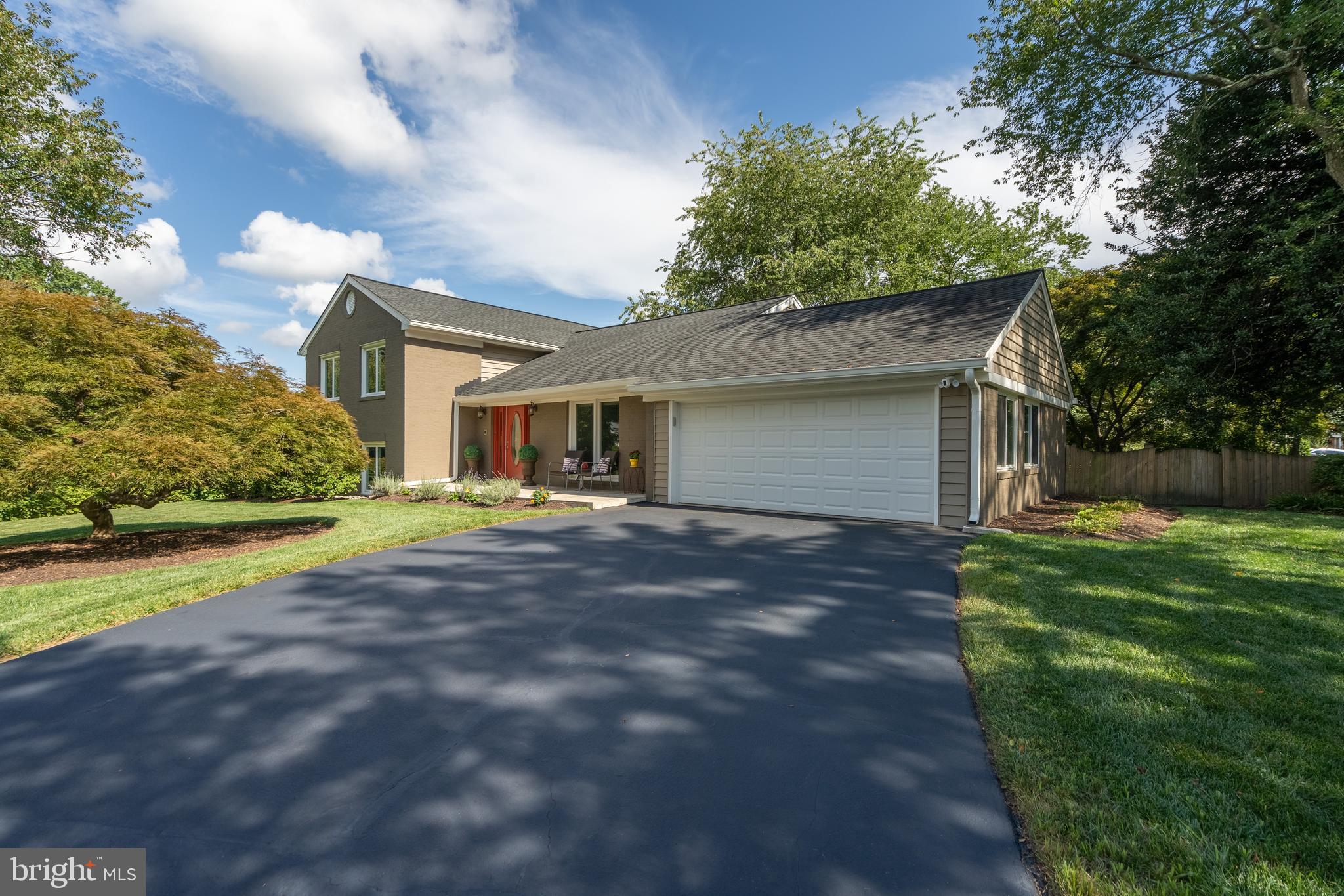 2401 Lakevale Drive Vienna, VA 22181 - Photo 2 of 61