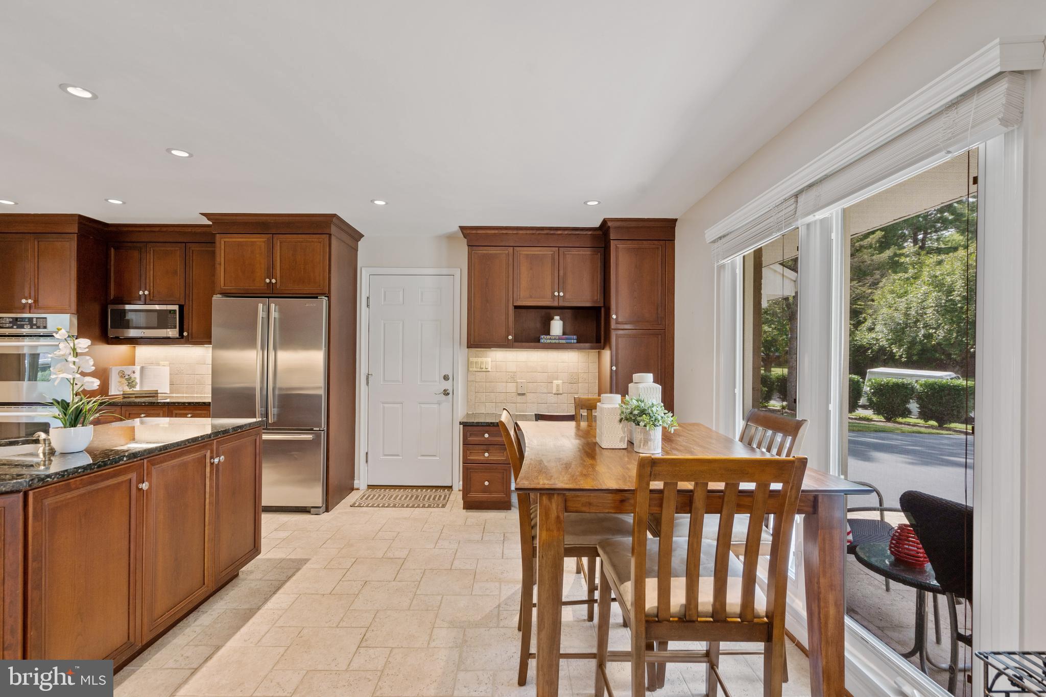 2401 Lakevale Drive Vienna, VA 22181 - Photo 7 of 61