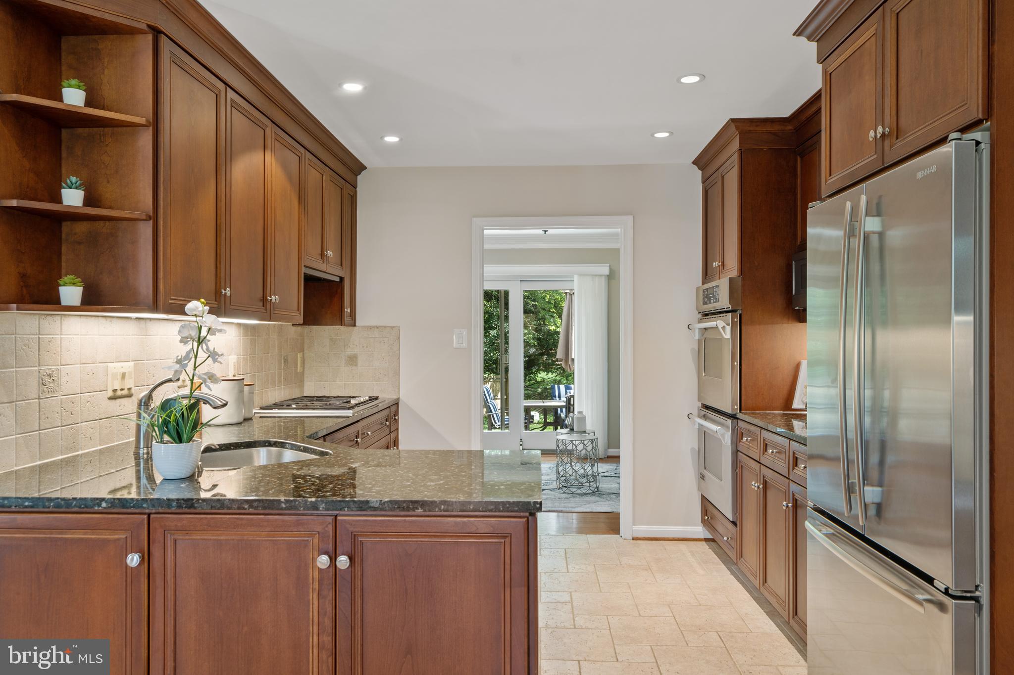 2401 Lakevale Drive Vienna, VA 22181 - Photo 10 of 61