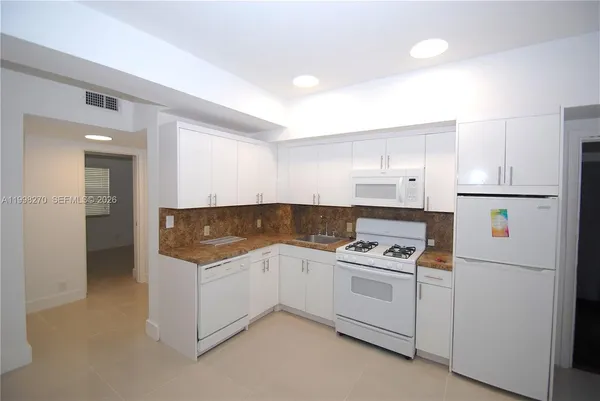 $2,600 | 1559 Meridian Avenue, Unit 107, Miami Beach, FL 33139
