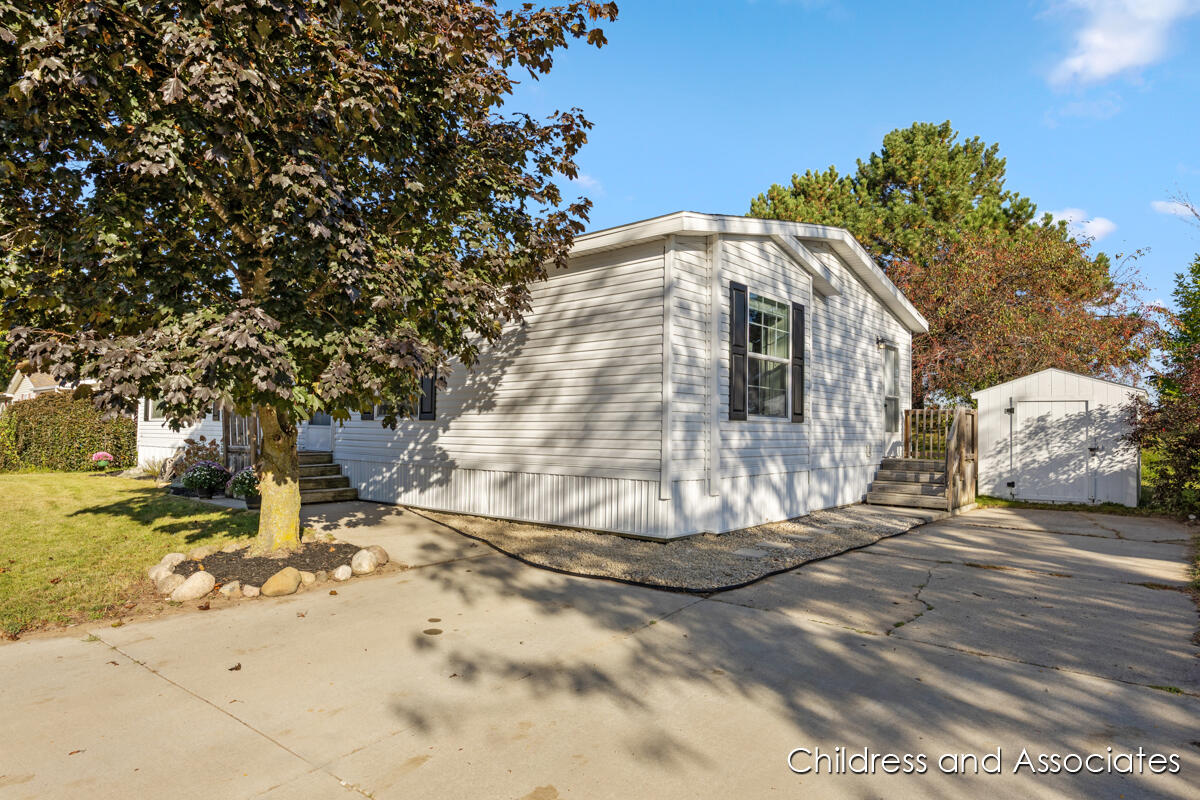 360 East Tuttle Road, Unit 6 Ionia, MI 48846 - Photo 2 of 23 IMG_1001