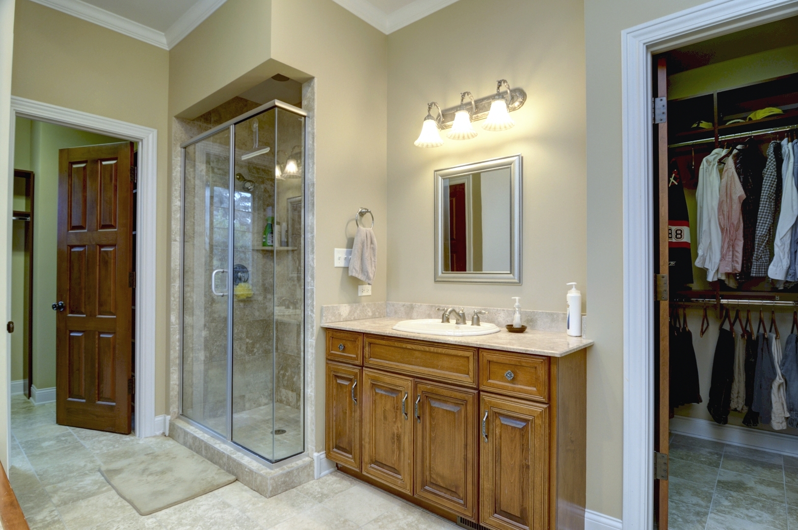 510 Rookery Lane Joliet, IL 60431 - Photo 13 of 40 a bathroom with a double vanity sink and a mirror