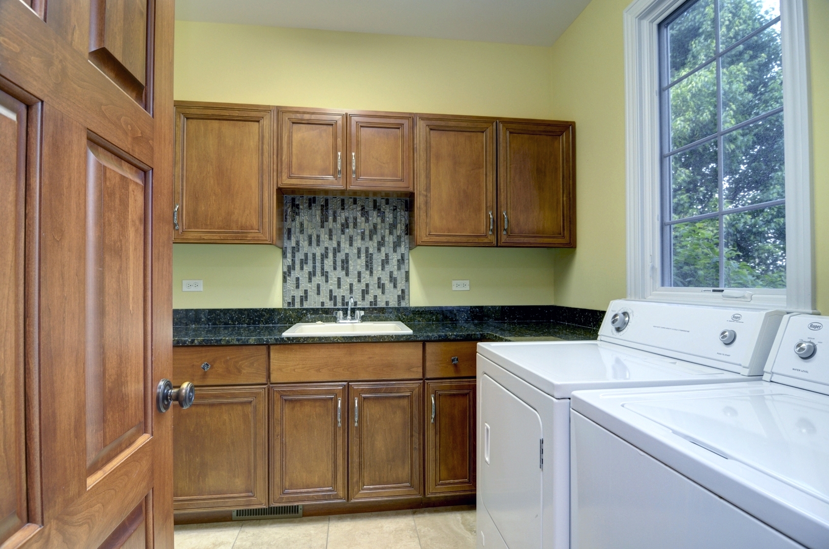 510 Rookery Lane Joliet, IL 60431 - Photo 21 of 40 a kitchen with a sink and cabinets