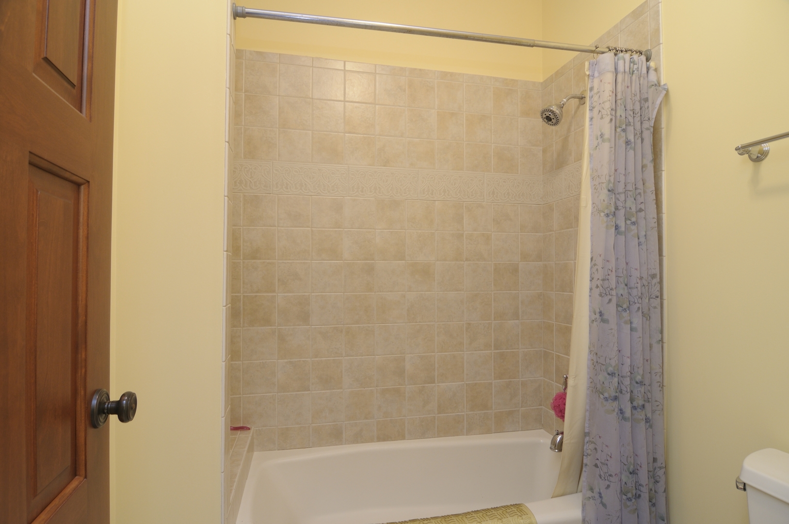 510 Rookery Lane Joliet, IL 60431 - Photo 29 of 40 a bathroom with a shower