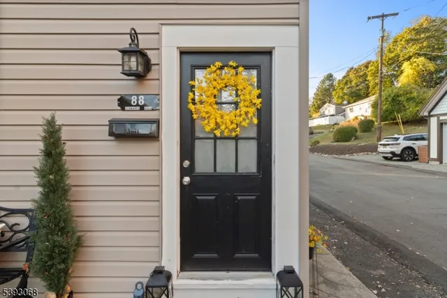 a view of entryway door