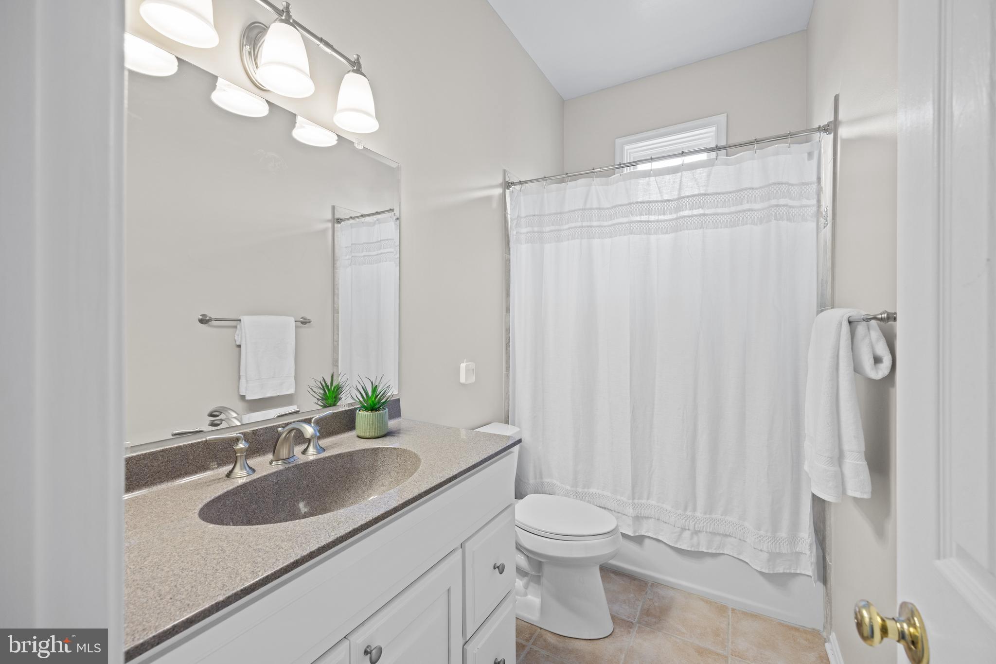 789 Sonne Drive Annapolis, MD 21401 - Photo 23 of 39 Hall bath