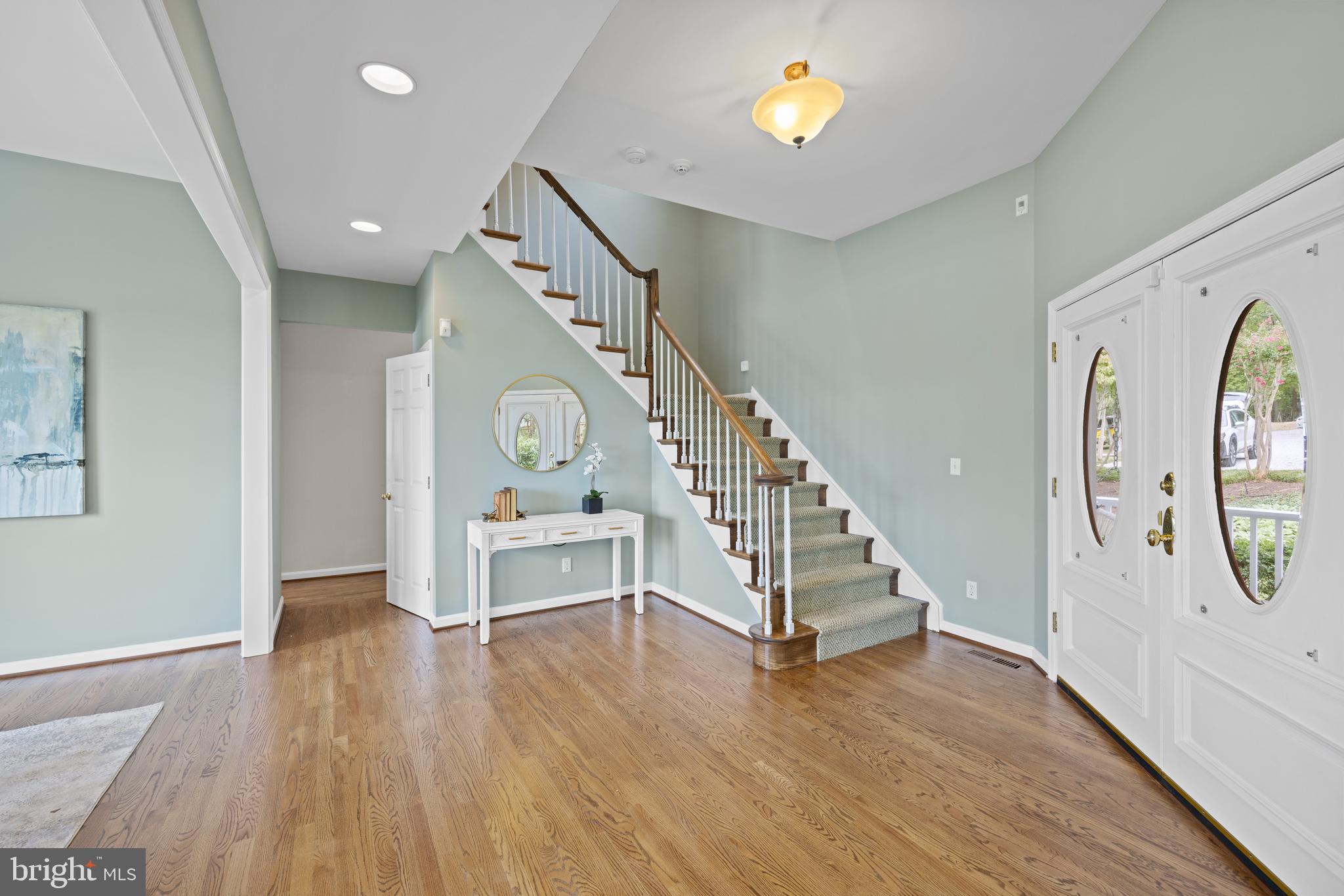 789 Sonne Drive Annapolis, MD 21401 - Photo 4 of 39 Spacious foyer