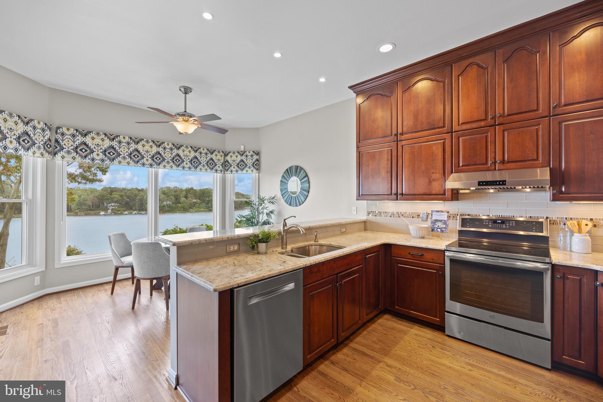 789 Sonne Drive Annapolis, MD 21401 - Photo 10 of 39 Gourmet Kitchen with dining area
