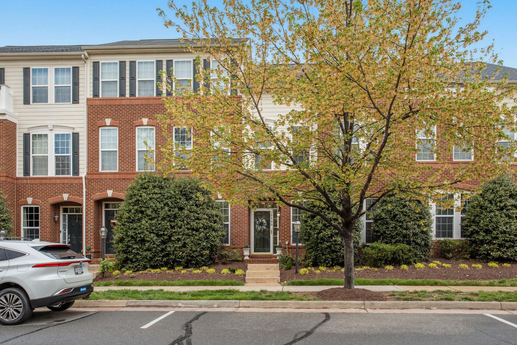19466 Front Street Leesburg, VA 20176 - Photo 2 of 34 LANSDOWNE TOWN CENTER COMMUNITY