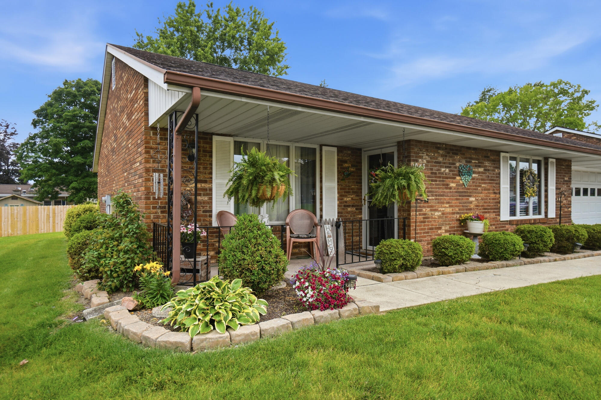 1043 Armsgate Road Springfield, OH 45503 - Photo 2 of 45 0024