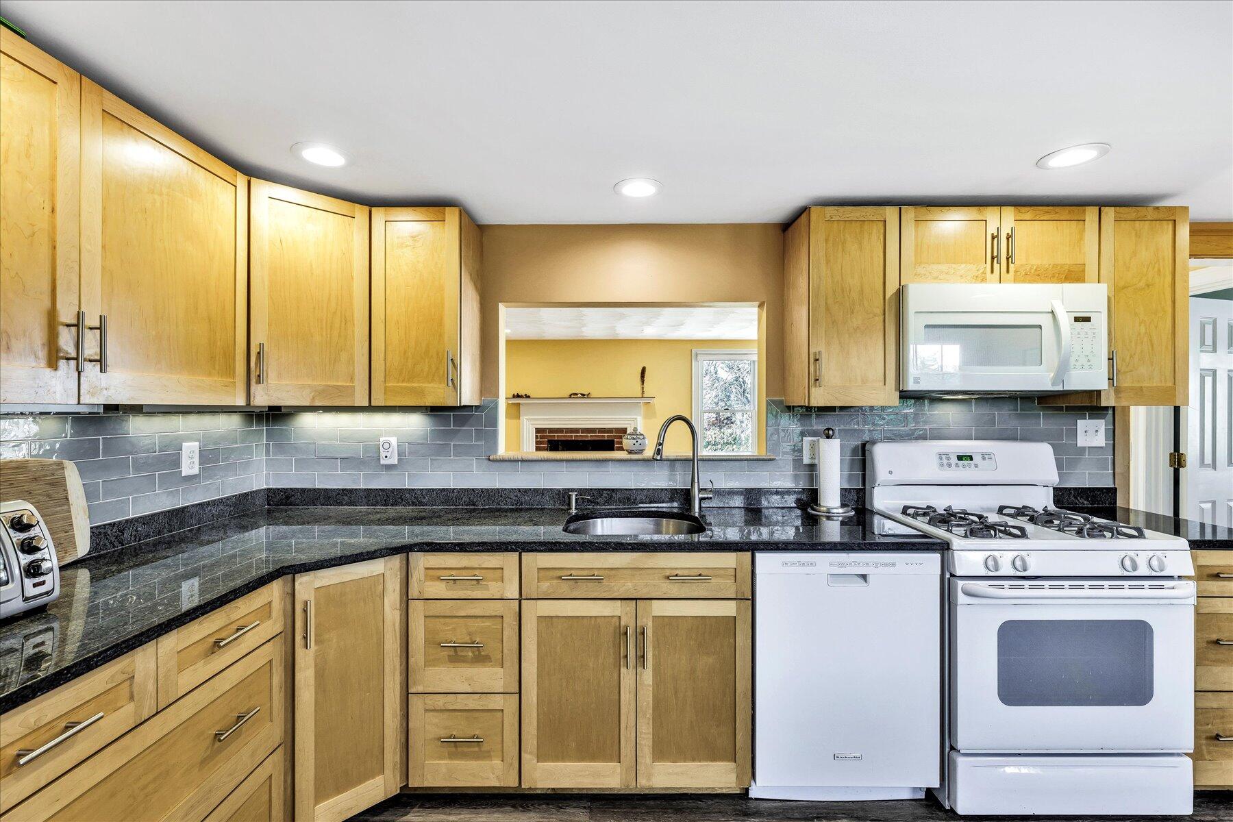 62 Baldwin Road Dennis, MA 02638 - Photo 16 of 54 41-Y1A0983