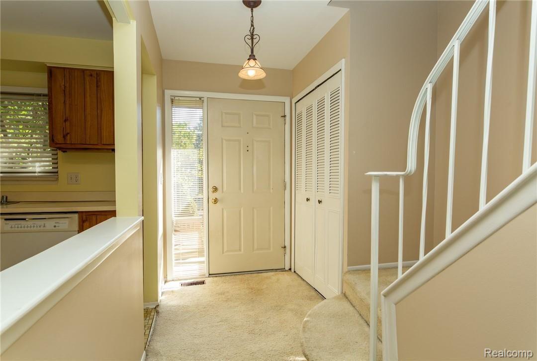 3940 Old Creek Road Troy, MI 48084 - Photo 4 of 24 3940OldCreek-4.jpg