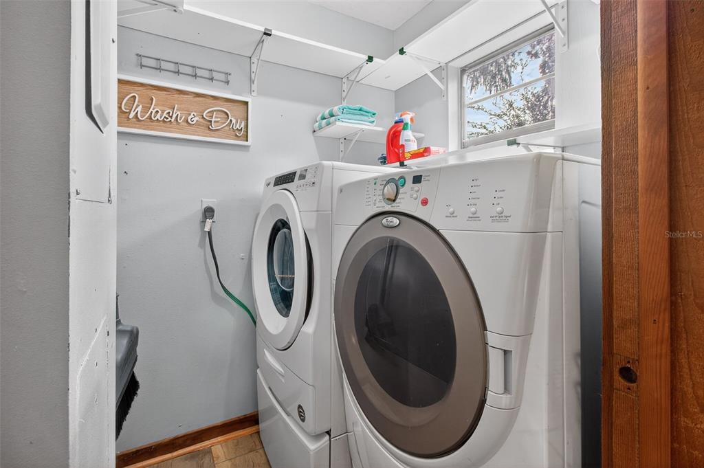 4925 Hamilton Road Lakeland, FL 33811 - Photo 32 of 71 a utility room with dryer and washer