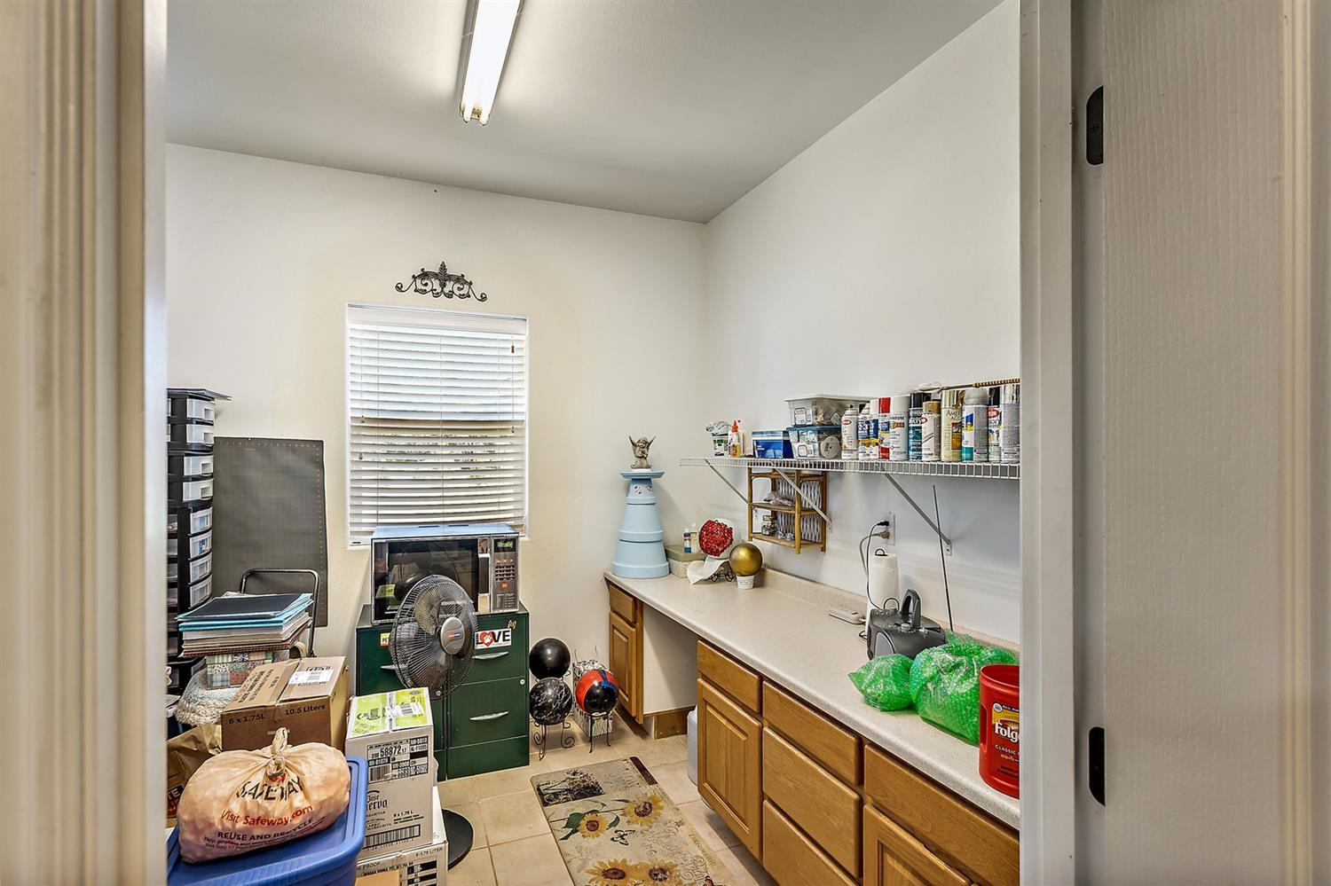 845 Riverbanks Road Grants Pass, OR 97527 - Photo 18 of 28 Craft or Hobby room off the garage!