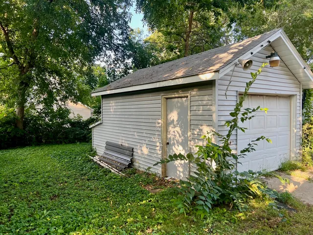 $100,000 | 440 Center Avenue, Aurora, IL 60505