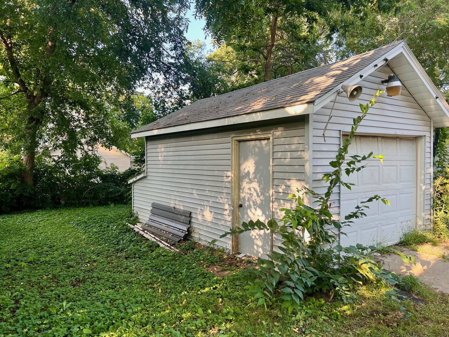 440 Center Avenue Aurora, IL 60505 - Photo 4 of 4 a backyard of a house with lots of green space