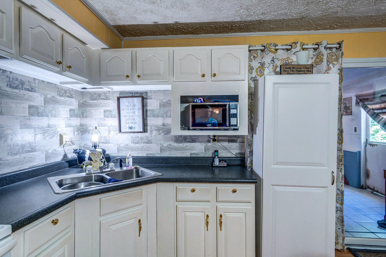 11129 Highway 1036 Road Irvine, KY 40336 - Photo 7 of 45 157
