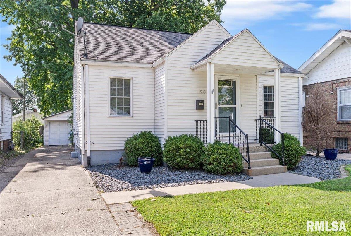 2057 North 7th Street Springfield, IL 62702 - Photo 1 of 26