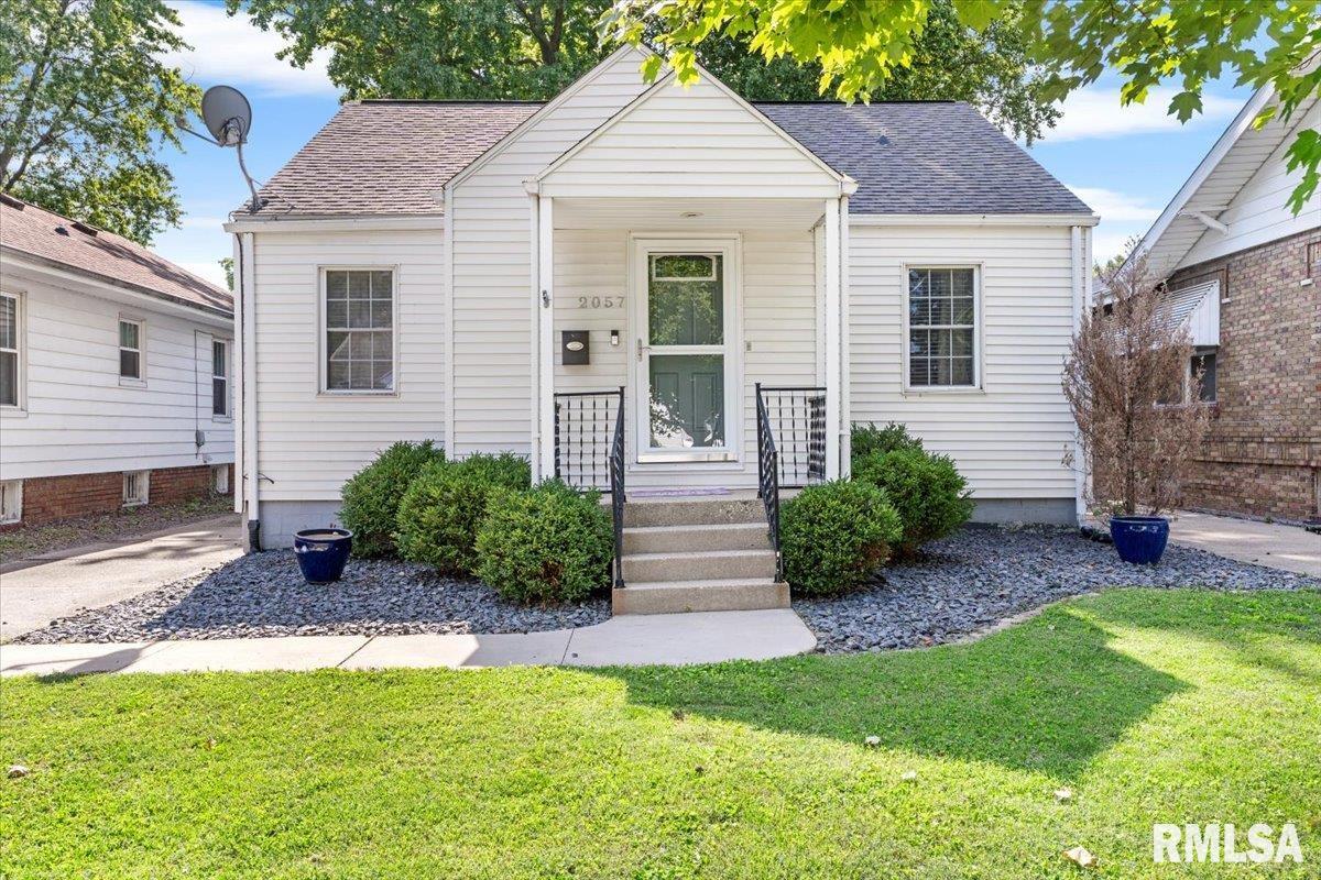 2057 North 7th Street Springfield, IL 62702 - Photo 2 of 26