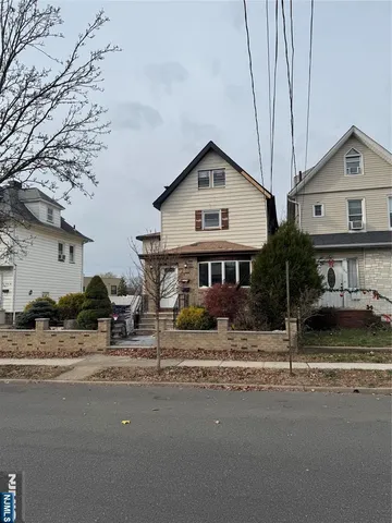 $3,200 | 191 Everett Place, Unit 1, East Rutherford, NJ 07073