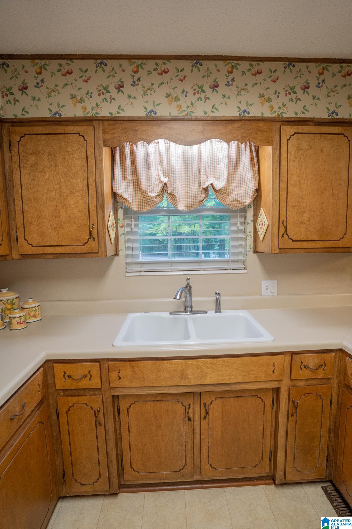 5711 Kings Court Bessemer, AL 35022 - Photo 12 of 83