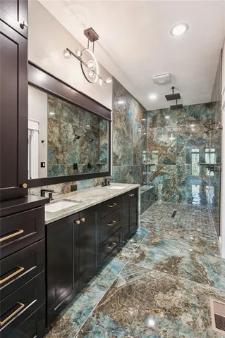 $1,349,950 | 5122 Northwest 47 Terrace, Riverside, MO 64150